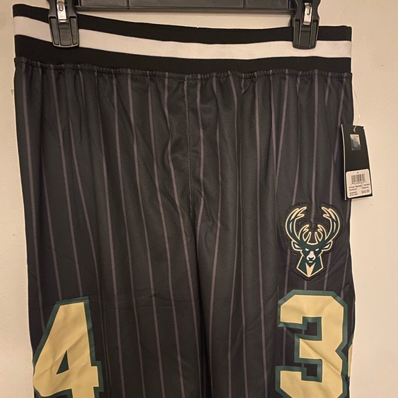 Men’s NBA Branded Milwaukee Bucks shorts - Picture 1 of 4